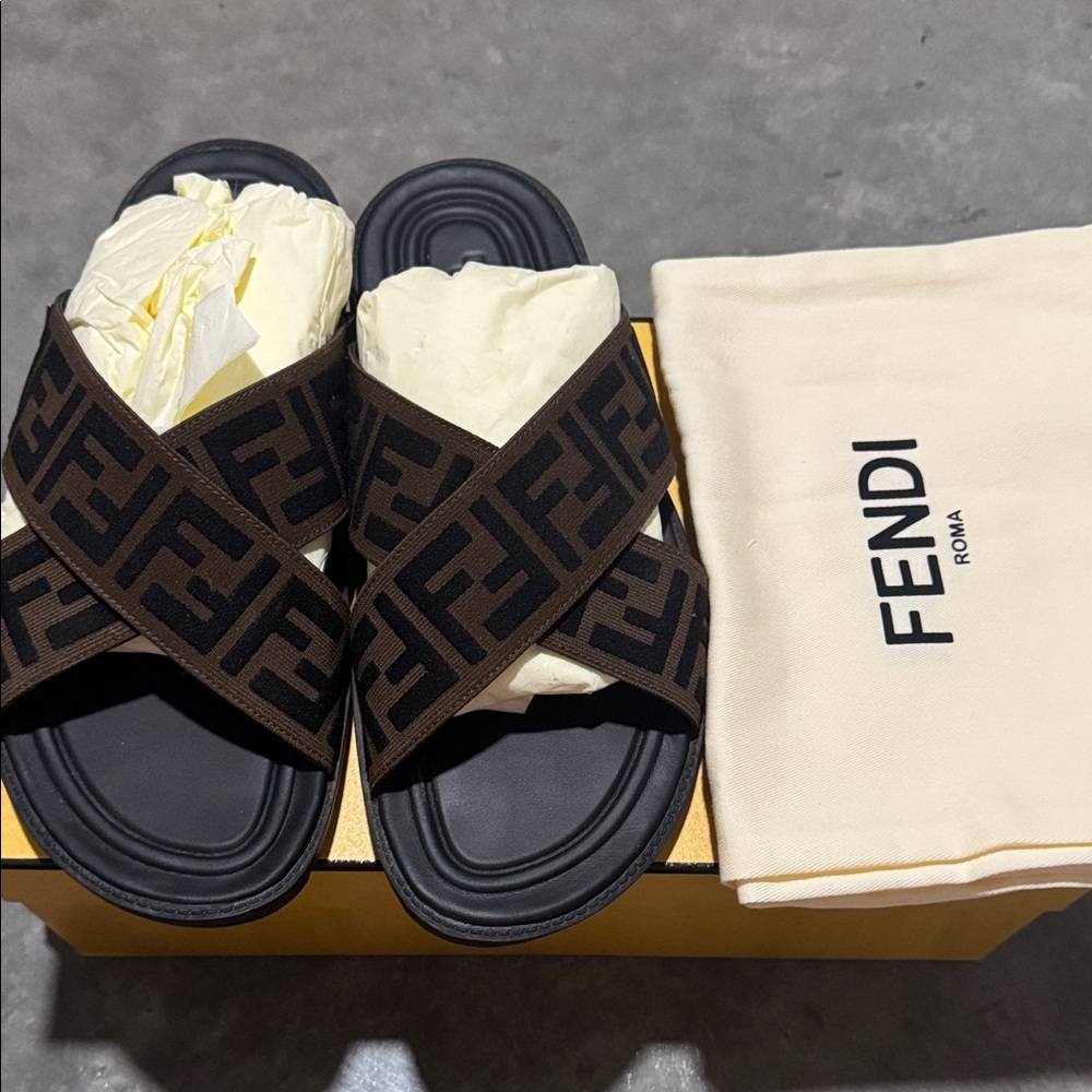 Fendi Men's FF cross band slide